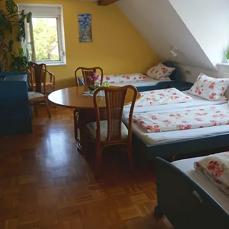 Zur Krone Pensjonat 3*